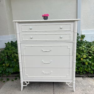 THOMASVILLE Faux Bamboo Tallboy Dresser 5 drawer, Off White Satin Coastal Faux Bamboo Chinoiserie tallboy Dresser, Thomasville Allegro
