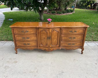 THOMASVILLE FRENCH PROVINCIAL 9 Drawer Dresser, Burlwood Triple Dresser Shabby Chic Cottage Retro Daisy Girl