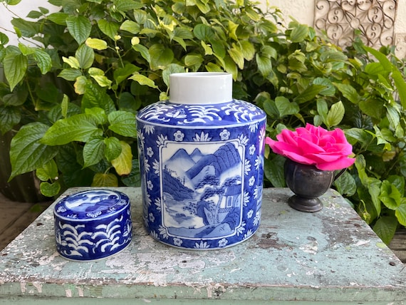 Hexagonal Blue & White Porcelain Tea Caddy - Pastoral Scenes Hexagonal Blue & White Porcelain Tea Caddy - Pastoral Scenes