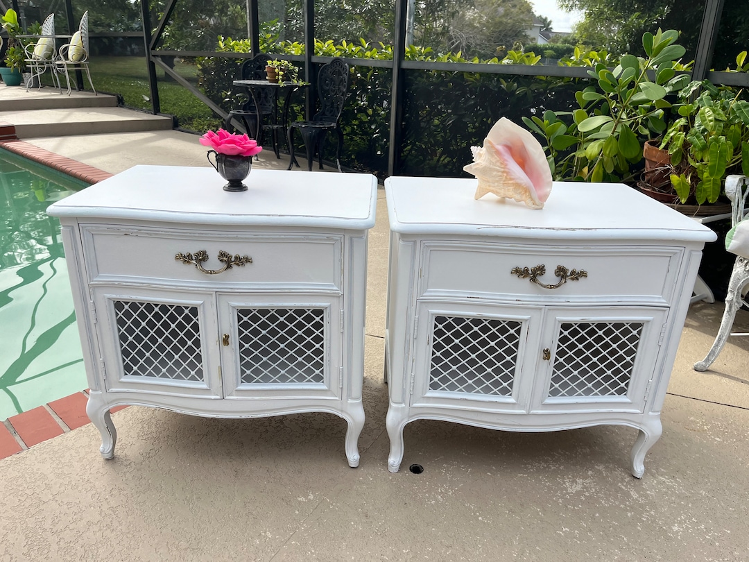 PAIR of French Provincial Nightstands, Henredon Nightstands French
