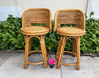 Boho Bamboo Rattan Swivel Bar Stools 1970s, Pair of Coastal Chic Rattan Bar Stools, set of 2