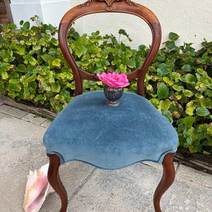 French style Vintage medallion carved chair, French Provincial Romantic Chair Blue Velvet chair Cabriole legs Romantic Shabby Chic