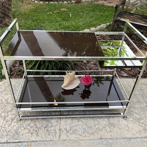 Stunning Mid Century Preto Brilho Chrome Bar Cart, Chrome and Mirrored Bar drink Trolley, Italy 1970 Milo Baughman style Lacquered Bar Cart