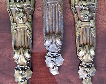 Antike Bronze Rokoko Möbel Halterungen (3er-Set), Applikationen im französischen Stil des 18