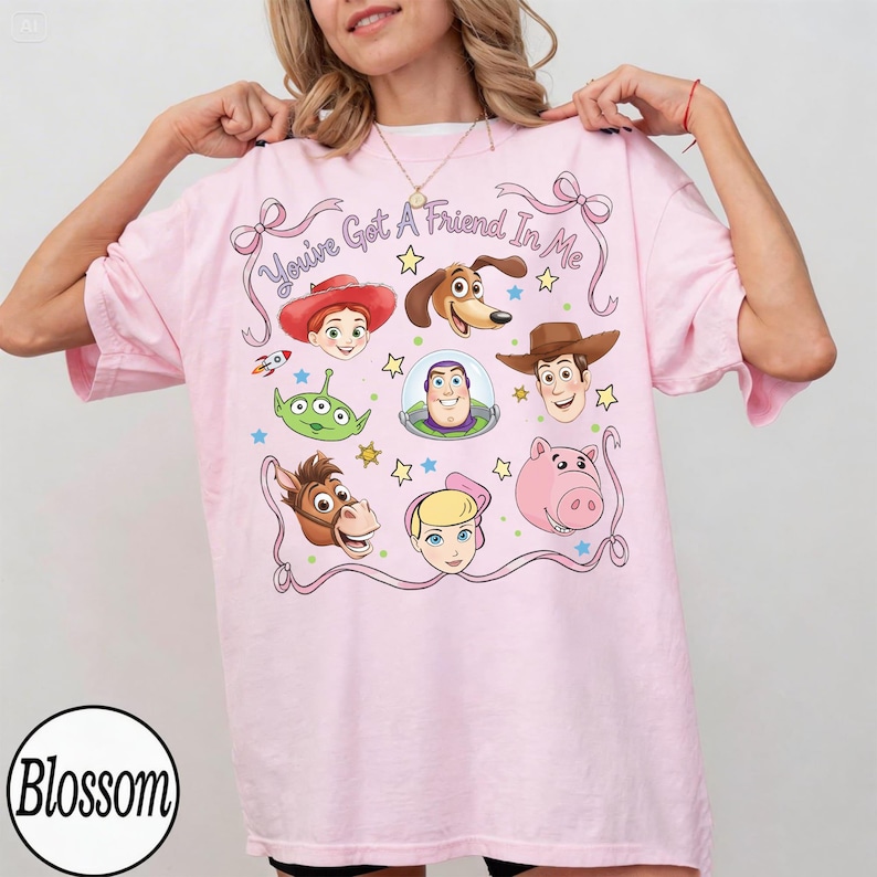 Camiseta retro de personajes de Toy Story, camiseta gráfica de Woody y Buzz con sus amigos, viaje a Disneyland. imagen 5
