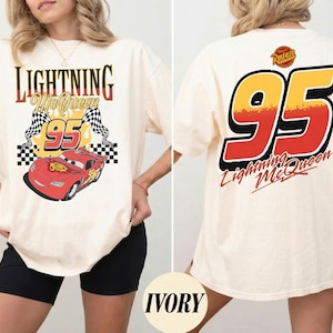 以下が含まれることがあります： 青、緑、白の色合いのセラミック製の入れ子ボウルのセット。ボウルはまだら模様の釉薬とシンプルでモダンなデザインが特徴です。最大のボウルの直径は約15cmです。