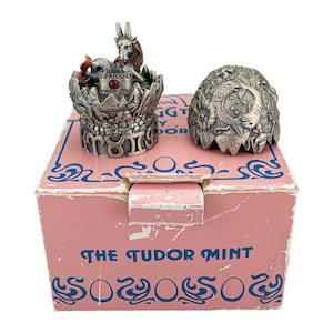 The Tudor Mint Tinnen Steenbok Zodiac Myth and Magic Figurine Box