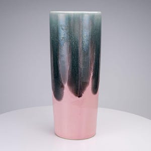 Handgjord keramisk cylindervas rosa med grön droppglasyr Studio Art Pottery