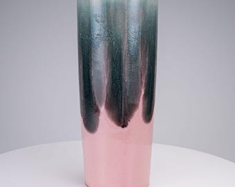 Jarrón cilíndrico de cerámica hecho a mano, rosa con esmalte verde de goteo, cerámica artística de estudio.