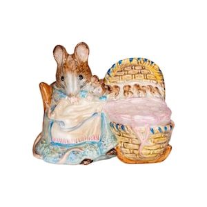 Vintage Beswick Beatrix Potter Hunca Munca Figurine BP2a Oval Gold Mark F. Warne