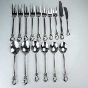 Juego de cubiertos Gourmet Settings Twist de acero inoxidable 18/10: 16 piezas (tenedores, cucharas, cuchillos).