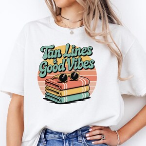 Chemise bronzage & Good Vibes - T-shirt de plage d'été, chemise Vacation Vibes, chemise rétro soleil, joli t-shirt graphique piscine