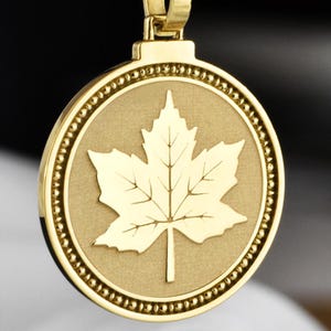 Sterling Silber Ahornblatt Halskette, Gefallenes Blatt Anhänger, Herbst Blatt Schmuck, Geschenk für sie, kanadische Blatt Münze Medaillon, personalisierte Geschenk