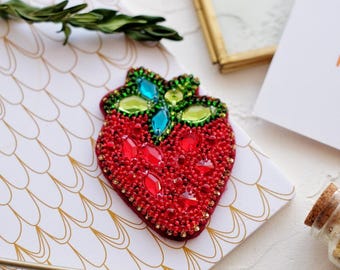 ビーズ刺繍キット イチゴブローチ、ビーズ刺繍の赤いイチゴ、DIYサマー