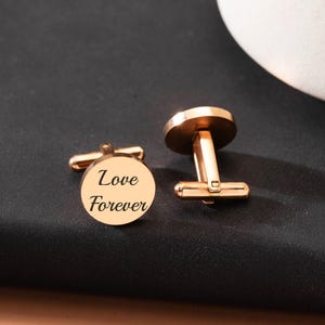 Gemelos redondos grabados personalizados/ Gemelos con monograma personalizado/ Gemelos con nombre familiar/ Regalo de aniversario/ Regalo de San Valentín