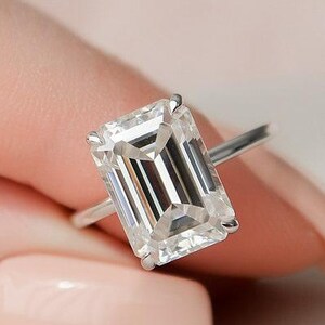 Emerald Cut Moissanite Diamond Wedding Ring, Stylish Halo Proposal Ring, Solitaire Engagement Ring, Minimalist Jewellery, Anniversary Gift.