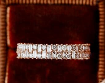 Fede nuziale con moissanite taglio baguette e rotondo e diamanti, in oro rosa 18 carati, classica fede a mezza eternità, regalo per una persona speciale.