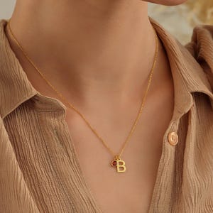 Colar inicial pequeno personalizado com pedra de nascimento, colar delicado com letras de pedras preciosas, joias com letras personalizadas para mulheres, presentes de Natal
