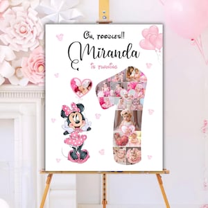 Könnte beinhalten: Ein weißes Schild auf einer Holzstaffelei mit einer Minnie-Maus-Illustration und dem Namen "Miranda". Die Zahl "1" ist mit Fotos gefüllt. Der Text lautet "Oh, toodles!!" und "is turning."