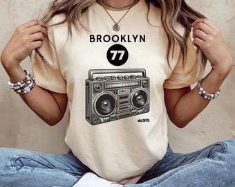 T-shirt Brooklyn '77, t-shirt vintage NYC, style streetwear rétro, tenue géniale, t-shirt NYC 1977, streetwear vintage Vibes