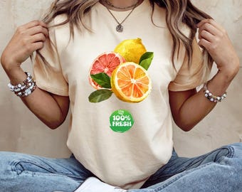 Camiseta con estampado de cítricos en acuarela: pomelo, naranja y limón. Deliciosa y sabrosa camiseta gráfica.