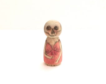 Tiny wood skully person