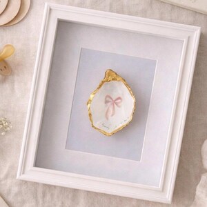 Regalo de nacimiento - Personalizado único - Regalo de maternidad - Concha de ostra en marco - Regalo único para bebé con nombre, fecha de nacimiento y lazo