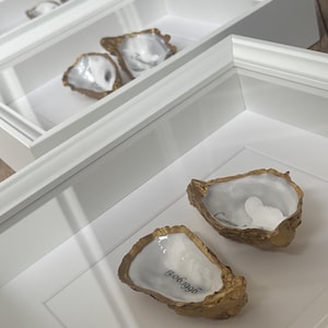 Concha de ostra personalizada, concha de ostra dorada enmarcada con nombres y fecha, regalos de boda, recuerdo de boda de lujo, regalo único para los novios