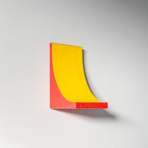 Escultura de parede minimalista – Arte abstrata em papelão em amarelo e laranja