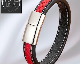 Roodzwarte gevlochten leren armband met contrasterend stiksel en veilige magnetische sluiting.