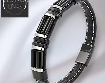 Zwarte agaat armband in leerstijl, zwarte band met witte stiksels, zwarte magnetische sluiting.