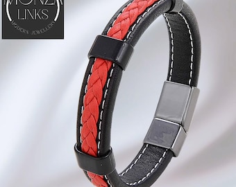 Rood-zwart gevlochten armband in leerstijl, drie ringen, witte stiksels, magnetische sluiting.