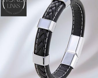 Zwart gevlochten armband in leerstijl, drie ringen, witte stiksels, goudzilver of zwarte magnetische sluiting.