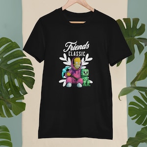 Freunde der Popkultur – Humorvolles T-Shirt mit kuschelndem Gamer und Cartoon-Charakter | Lustiges Design für Simpsons und Minecraft-Fans