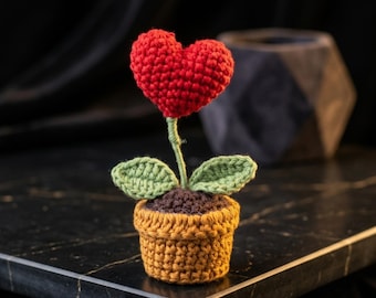 Pianta a forma di cuore all'uncinetto in vaso, decorazione da scrivania con fiore amigurumi, regalo carino per San Valentino, pianta finta in vaso fatta a mano, decorazione a forma di cuore per anniversario.