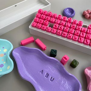 粘土スタンプアルファベット | 陶芸・陶磁器用ツール | マグネット蓋付きアルファベットスタンプセット