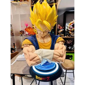 Handmade Vegeta Super Saiyan Bust: Collector&#39;s Edition Hand Painted