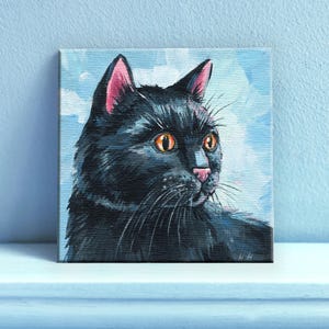 Schattige zwarte kat op blauw schilderij. Handgeschilderd portret zwarte kat, gezellig huisdecor, 4 x 4 canvas, schattige dierenkunst, zwart katje cadeau voor meisje