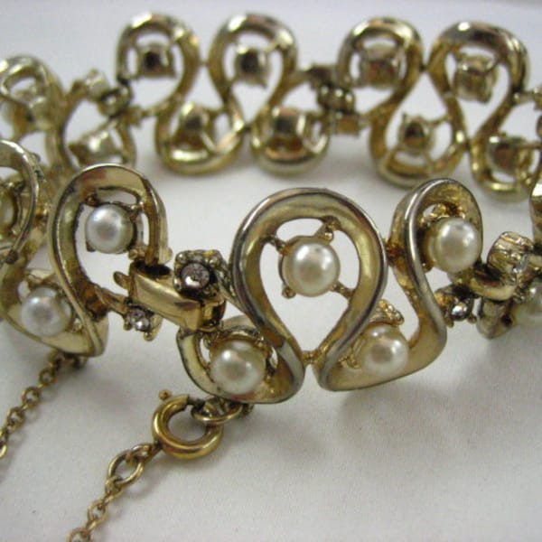 Sale Vintage Coro Gold Tone Metal Crystal Clear Rhinestone Faux Pearl Curly Q Bracelet  .....3232