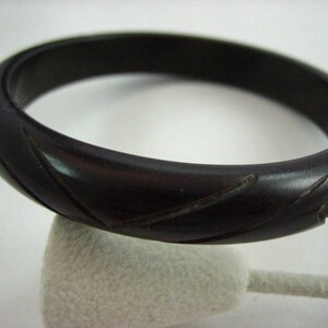 Vintage Chocolate Brown Bakelite Carved Bangle Bracelet .....2476 image 1