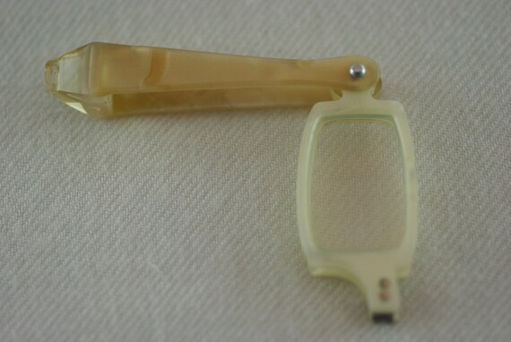 Vintage Lucite Mottled Mother of Pearl Creamy Ivo… - image 3