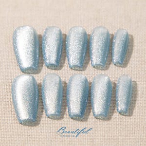 Light blue cat eye press-on nails / Dreamy galaxy nail art / Fairy style nails / Wedding nails / Minimalist nails / Moonlight ice lake nails