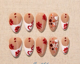Uñas francesas para San Valentín / Uñas con labios rojos sensuales / Uñas para fiesta nupcial / Uñas para una cita romántica / Uñas con corazones pintadas a mano