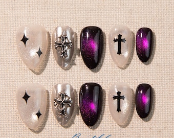 Uñas postizas góticas de ojo de gato morado con diseño de cruz plateada