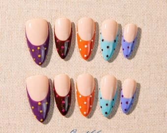 Kleurrijke stippenpers op de nagels, French Tip Y2K-stijl