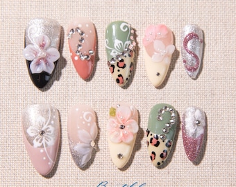 Presse aiguille florale faite main sur les ongles Conseils en strass pailletés léopard Faux ongles réutilisables Ensemble d'art pour les ongles de luxe