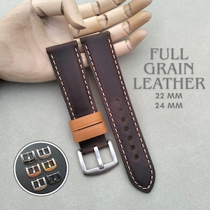 Puede incluir: Correas de reloj de cuero de grano completo marrón oscuro con costuras blancas. Las correas tienen 22 mm y 24 mm de ancho. La imagen también muestra una variedad de hebillas metálicas en plata, negro, oro y bronce.