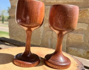 Taças de madeira de sapeli torneadas à mão