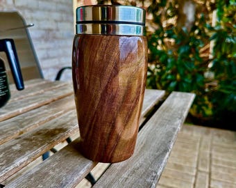 Taza de viaje artesanal de nogal americano