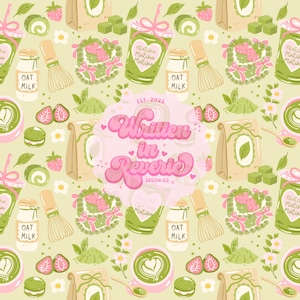 Könnte beinhalten: Ein sich wiederholendes Muster mit Matcha-Themenillustrationen. Das Design umfasst Matcha-Lattes, Hafermilchflaschen, Matcha-Pulver, Erdbeeren und den Text "Written in Reverie Design Co.". Die Farbpalette ist weich, mit Grüntönen, Rosa und Beige.